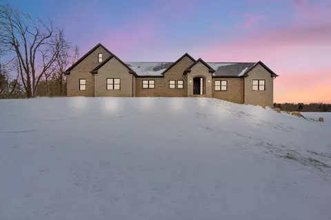6320 Brendel Rd, White Lake, MI 48383