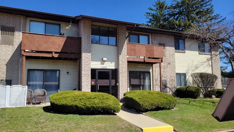 7369 Manor Cir #101, Westland, MI 48185