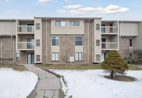 30535 W 14 Mile Rd #20, Farmington Hills, MI 48334