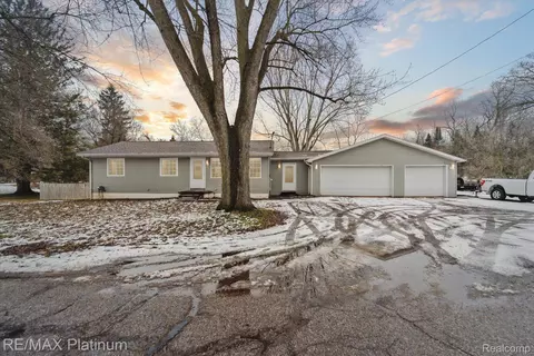 107 Russell St, Leslie, MI 49251
