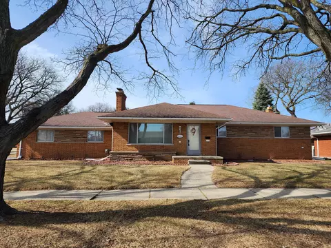31211 Greenhaven St, Roseville, MI 48066