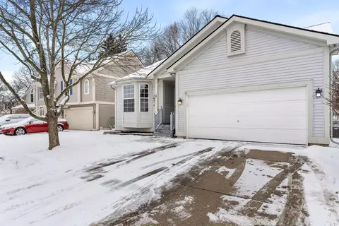 321 Lake Meadow Dr, Waterford, MI 48327