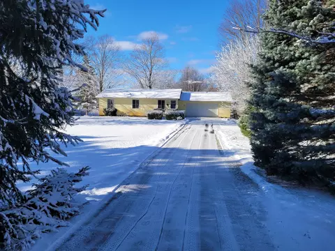 1544 Chilson Rd, Genoa, MI 48843