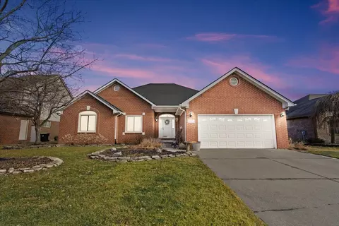 48074 Lincoln Dr, Macomb, MI 48044
