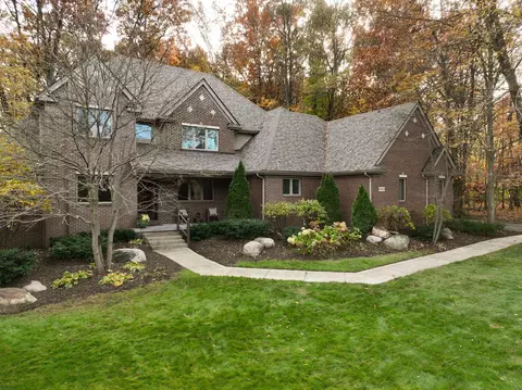 9865 Kingston Rdg, Springfield, MI 48348