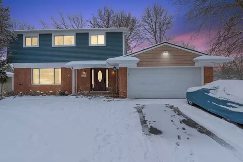 28825 Ravenwood St, Farmington Hills, MI 48334