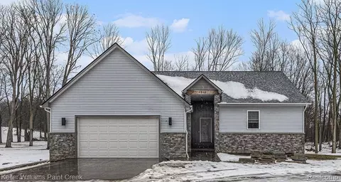 1310 Trio Hill Rd, Addison, MI 48367