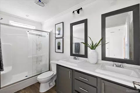 Bath - 4426 Maple Leaf Trl, Flint, MI 48506 photo 1 of 5