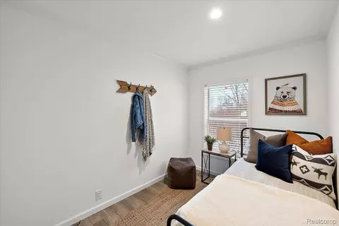 Bedroom - 4426 Maple Leaf Trl, Flint, MI 48506 photo 3 of 4
