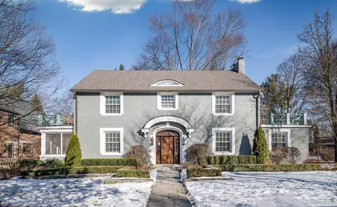 463 Wimbleton Dr, Birmingham, MI 48009