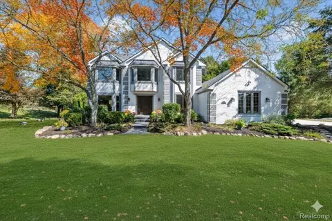 5386 Buckhorn Lake Rd, Highland, MI 48357