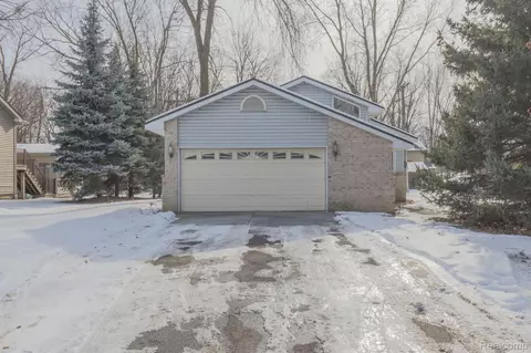 2738 E Walton Blvd, Auburn Hills, MI 48326