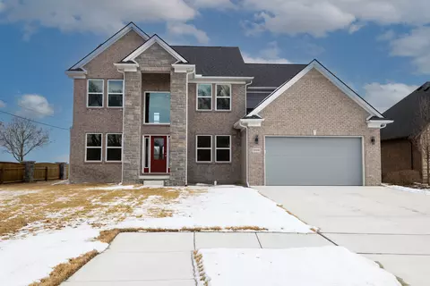 39990 W Offshore Dr, Harrison, MI 48045