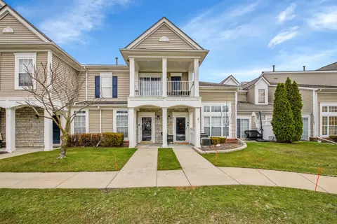 25810 Maritime Cir N, Harrison, MI 48045