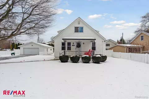 4255 Joyce Ave, Waterford, MI 48329