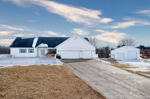 1052 E Dexter Trl, Ingham, MI 48819