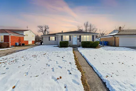 32736 Columbus Dr, Warren, MI 48088