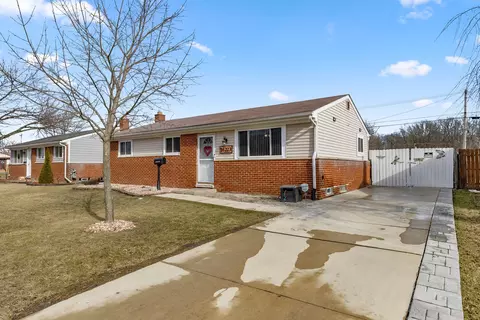 16223 Oakbrook St, Romulus, MI 48174
