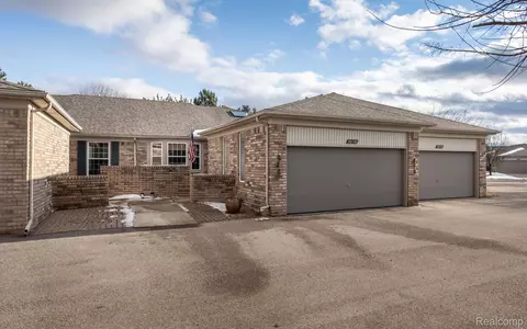 50130 Decook Crt Ct, Macomb, MI 48044 photo 1