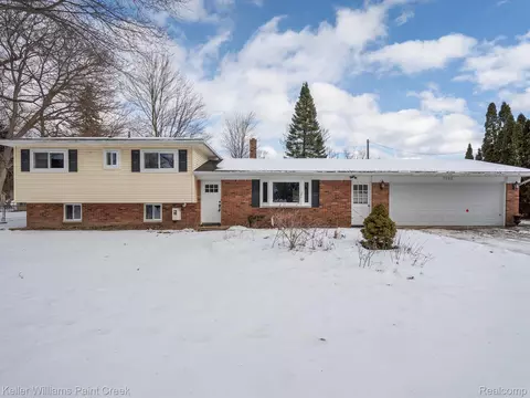 7192 Perry Lake Rd, Independence, MI 48346