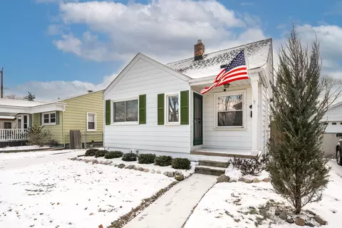 43 W Tacoma St, Clawson, MI 48017
