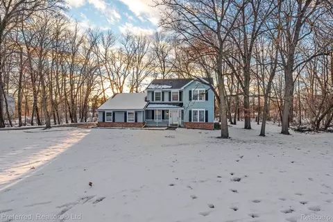 5308 Kierstan Dr, Brighton, MI 48114