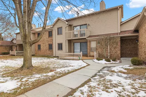 79 Lawrence #15, West Bloomfield, MI 48322