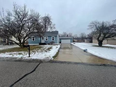 1887 Maddy Ln, Keego Harbor, MI 48320