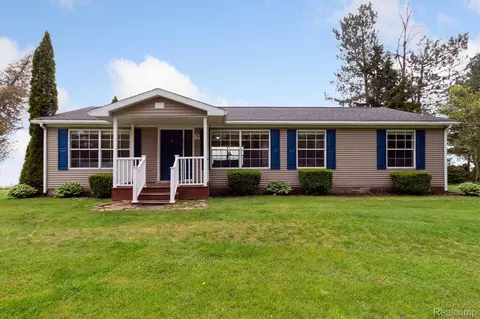 1515 Lakeside Dr, Sand Beach, MI 48441