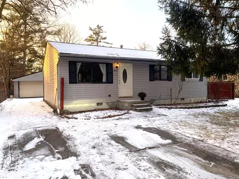 21529 Jacksonville St, Farmington Hills, MI 48336