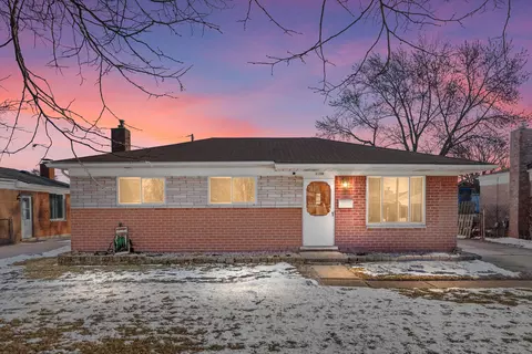 31158 Gardendale Dr, Warren, MI 48088
