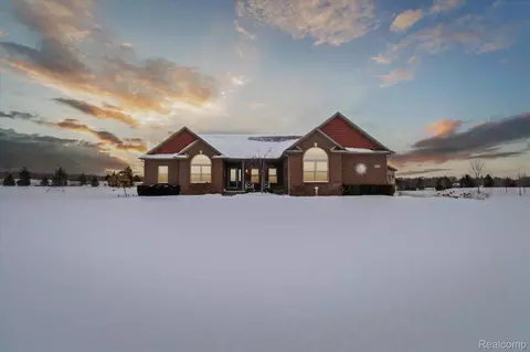 5760 Jada Dr, Highland, MI 48356