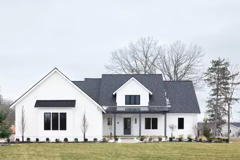 8999 Potowatomi Dr, Grosse Ile, MI 48138