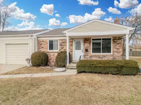 16445 E Terrace Crt Ct, Roseville, MI 48066