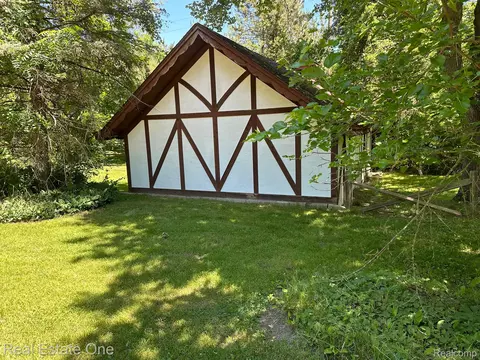11780 Scott Rd, Springfield, MI 48348