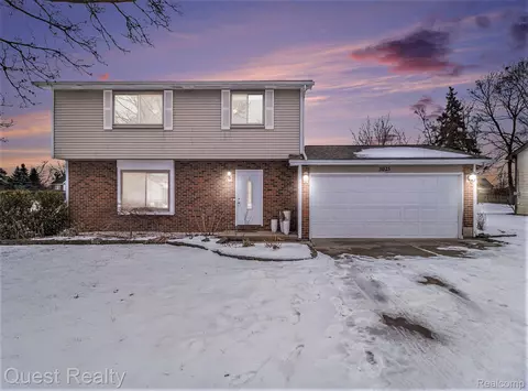 3025 Rockhaven Ave, Rochester Hills, MI 48309