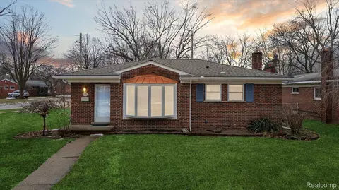 22765 Frederick Ave, Farmington, MI 48336