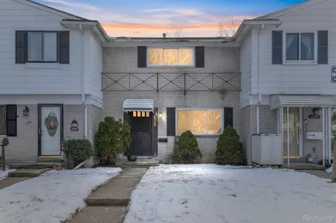 122 Parnacott Dr, Mount Clemens, MI 48043