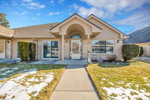 16405 Clarkson Dr, Fraser, MI 48026