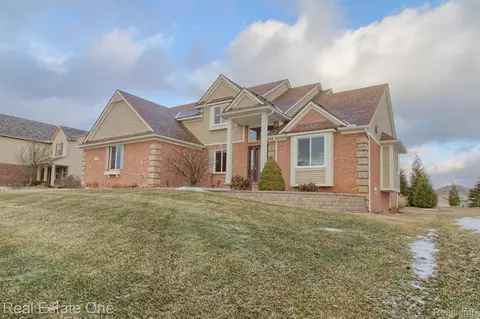 29924 Magnolia Dr, Lyon, MI 48165
