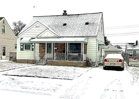 25198 Buick St, Roseville, MI 48066