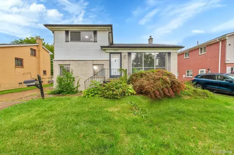 22433 Melrose Ct, Eastpointe, MI 48021