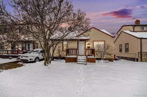 29241 Legion St, Roseville, MI 48066