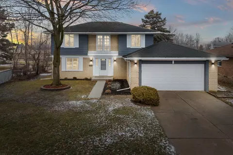 44082 N Southampton Dr E, Canton, MI 48187