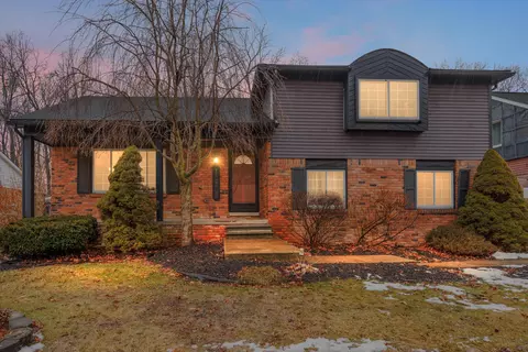 10092 Continental Dr, Taylor, MI 48180