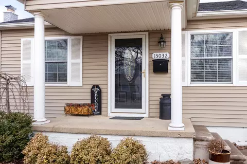 13032 Cunningham St, Southgate, MI 48195
