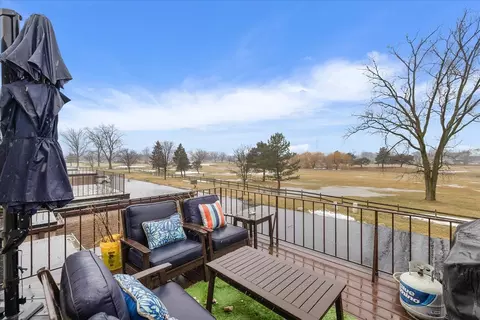 1008 Country Club Dr, Saint Clair Shores, MI 48082