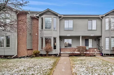 31484 Merriwood Park Dr, Livonia, MI 48152