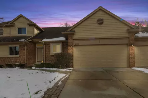 16950 Country Ridge Ln, Macomb, MI 48044