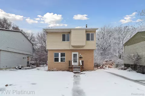 3012 24th St, Port Huron, MI 48060